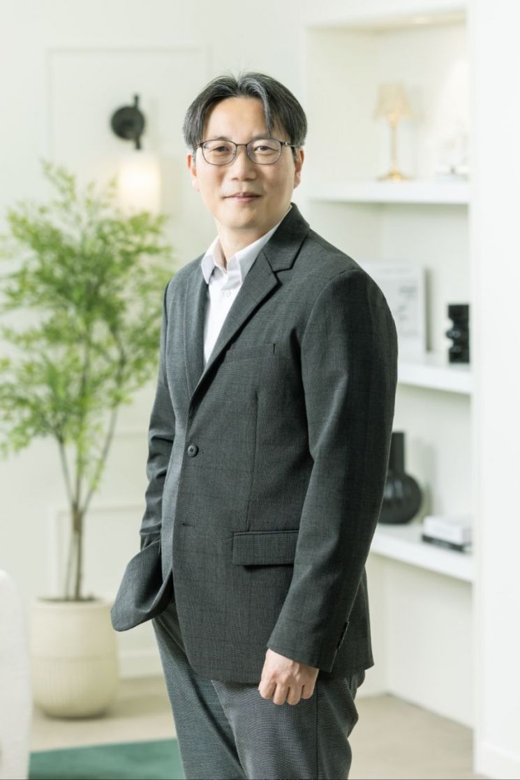Professor Bohyung Han of the Department of Electrical and Computer Engineering at Seoul National University, recruited as a Samsung Electronics Fellow. Samsung Electronics
