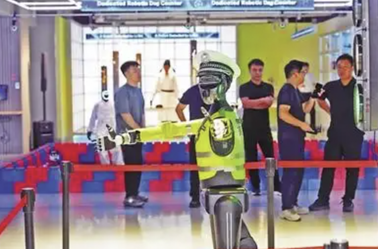 "책 정리하고 만담 좀 해봐"…中 휴머노이드 로봇 어디까지