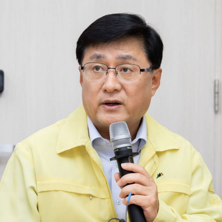 김성환 기후에너지환경부 장관이 18일 정부세종청사에서 기자들과 차담회를 나누고 있다. 기후에너지환경부