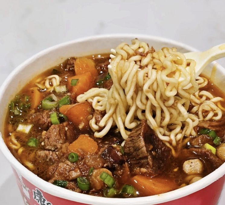 사망선고 받았던 중국 라면 시장, 가격 올렸더니 대반전 발생