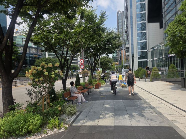서울 구로구 서울디지털 국가산업단지에서는 '녹색 산업단지' 조성을 위한 가든밸리 프로젝트가 곳곳에서 진행 중이다. 배경환 기자
