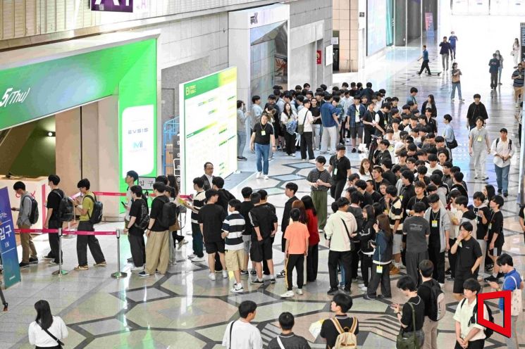 "EV Trend Korea 2026" Opens on the 25th... Kia EV5 Wins Double Awards