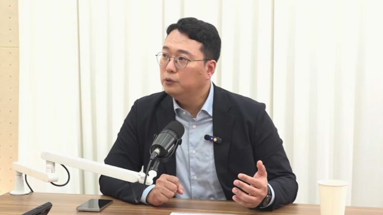 지난 21일 아시아경제 '소종섭의 시사쇼'에 출연한 천 의원은 "국방부 장관이 병적기록부를 공개하지 않는 것은 이해할 수 없다"고 비판했다.