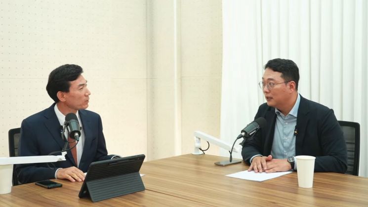 천 의원은 민주당 전당대회 결과에 대해 "한마디로 이 대통령의패배"라고 분석했다.