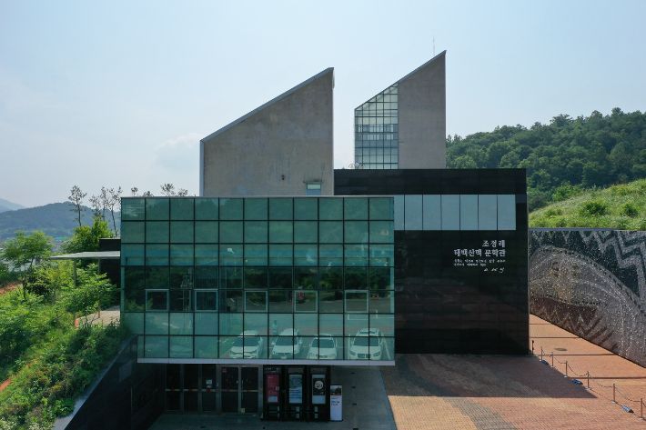 소설 '태백산맥'의 주무대인 벌교읍 일원에 조성된 조정래 태백산맥문학관. 보성군