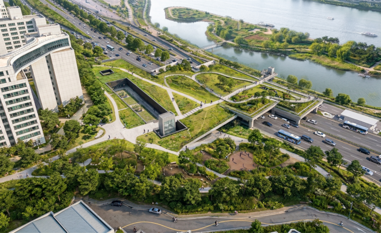 Aerial view of Banpo Hangang Covered Park, Seocho-gu, Seoul. Seoul City