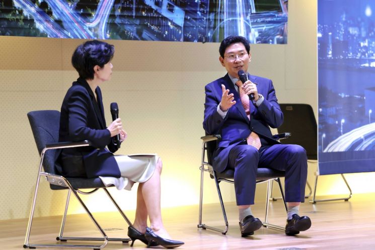 26일 서울 중구 페럼타워에서 열린 ‘제9회 굿시티포럼 2026’에 참석한 이상일 용인특례시장이 주제 발표를 마친 뒤 토론하고 있다. 용인시 제공