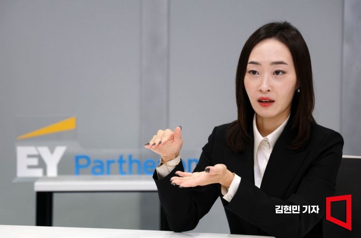 이보람 EY-파르테논 파트너가 서울 여의도 사옥에서 아시아경제와 인터뷰하고 있다. 2026.8.27 김현민 기자