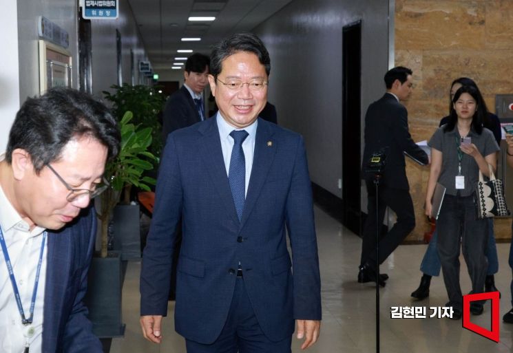 법무부 장관 후보로 지명된 김승원 더불어민주당 의원이 31일 국회에서 열린 법제사법위원회 법안심사제1소위원회에 참석하고 있다. 김현민 기자