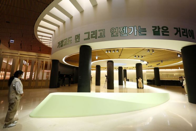 31일 서울 용산구 리움미술관에서 열린 구정아 개인전 '구정아: 우스모스'에 '그라비타' 작품이 전시되어 있다. 연합뉴스