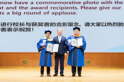 외국인 신입생 오리엔테이션-자랑스러운 외국인 유학생 상 시상. 국립부경대 제공