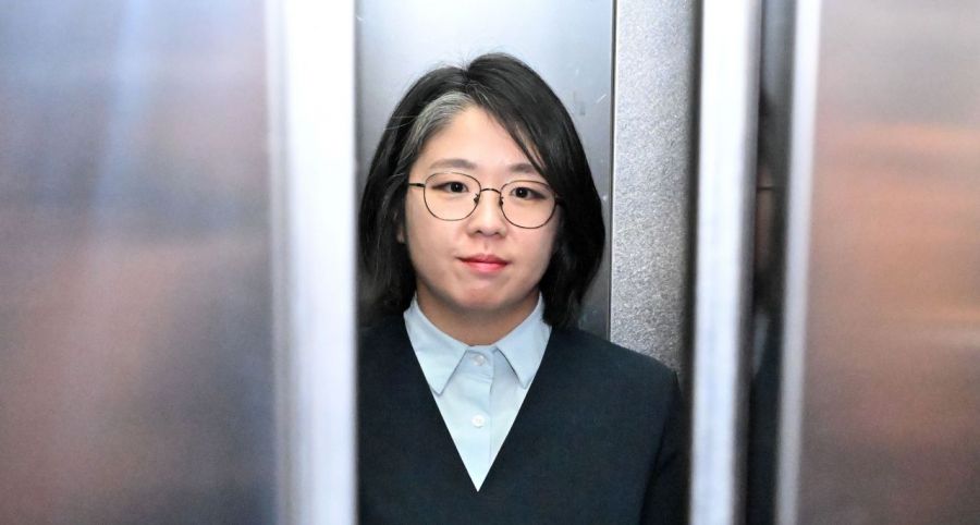 용혜인 성평등가족부 장관 후보자가 2일 서울 서대문구에 마련된 인사청문회 준비 사무실로 출근하고 있다. 연합뉴스
