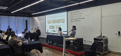 4일 오전 전남광주 북구 용봉동 광주비엔날레전시관 거시기홀에서 열린 제16회 광주비엔날레 개막식 기자 간담회에서 예술감독 호추니엔이 전시를 설명하고 있다. 민찬기 기자