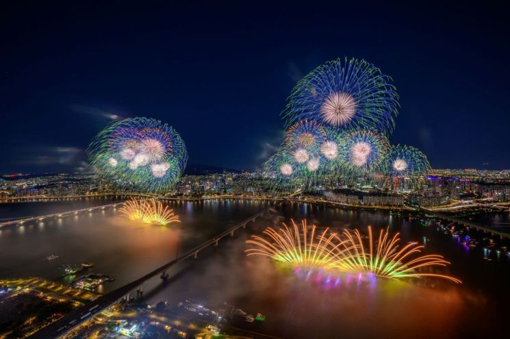 한화와 함께하는 서울세계불꽃축제 2026에서 선보인 ㈜한화의 불꽃. 한화커뮤니케이션위원회
