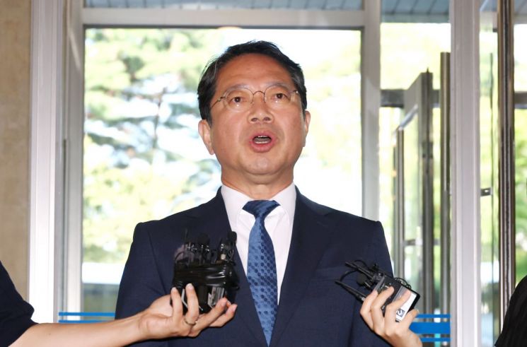 김승원 법무부장관 후보자가 3일 서울 종로구 적선현대빌딩에 마련된 인사청문회 준비 사무실로 출근하며 발언하고 있다. 연합뉴스