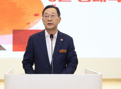 명현관 해남군수는 7일 '열린소통회의'를 주재하고, 군민 사은행사에 대한 적극적인 홍보와 참여를 주문했다. 해남군 제공