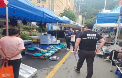서해지방해양경찰청장은 추석 명절을 앞두고 수산물 수요 증가에 따른 불법 유통행위를 막기 위해 오는 28일까지 3주간 특별단속을 추진한다. 서해해경 제공