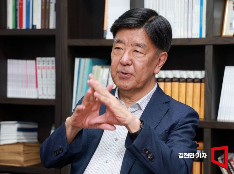 배원기 비영리조직평가원장이 서울 강남구 사무실에서 아시아경제와 인터뷰하고 있다. 2026.9.8 김현민 기자