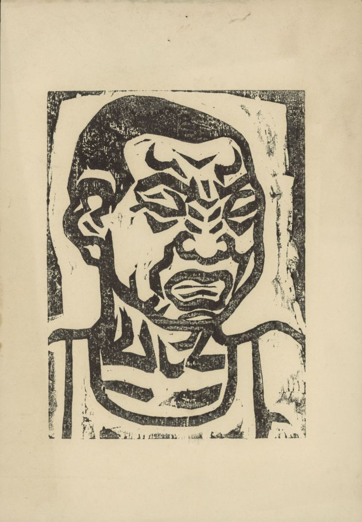 오윤이 1977년 제작한 〈우는 아이〉 목판화 습작. 굵은 선과 단순화한 형태로 인물의 표정을 포착한 작업으로, 전시는 출판미술과 판화 작업을 통해 독자적인 조형 언어를 찾아가는 과정을 소개한다. 서울시립미술관