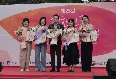 김시현 씨(왼쪽에서 4번째).