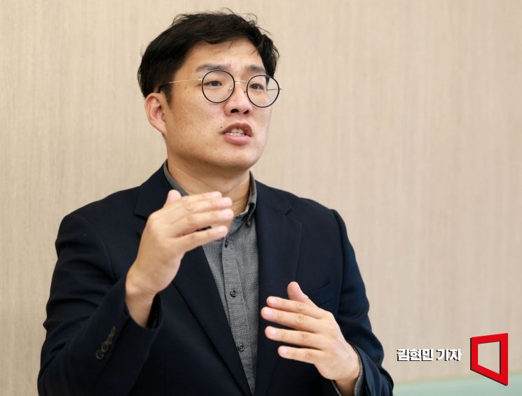 김덕산 공익법인협회 회장이 서울 마포구 사무실에서 아시아경제와 인터뷰하고 있다. 2026.9.9 김현민 기자