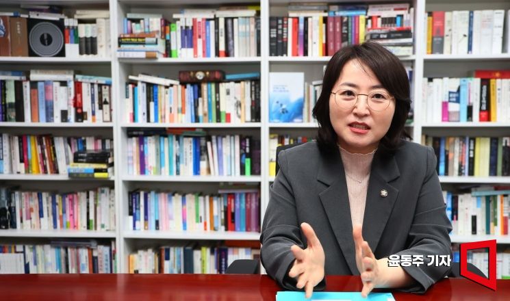 [AI룰메이커]⑦이주희 "1020이 AI 취약계층…정기국회 내 '한국형 온라인 안전법'"