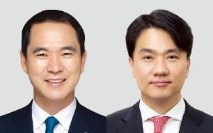 왼쪽부터 신학기 수협은행장, 이형주 금융정보분석원 원장. 연합뉴스
