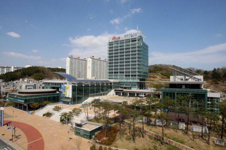 포항시, AI·이차전지 미래 산업 도약 속 '시민 촘촘 복지'로 온기 더해