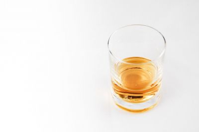 "엊그제 MZ 대유행이었잖아"…'120억병 재고 폭탄' 전 세계가 3년 내내 먹어도 남아