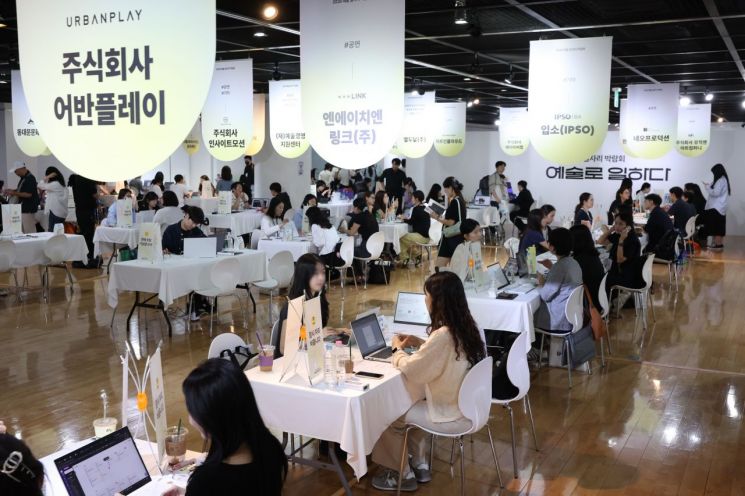 [Report] "How Did You Hang in There?"... Young People Ask How to Make a Living Through Art