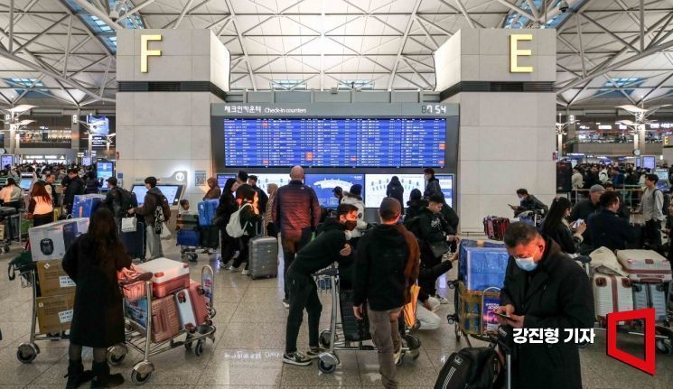 설 명절 연휴를 앞둔 지난해 1월 24일 인천국제공항 제1여객터미널 모습.