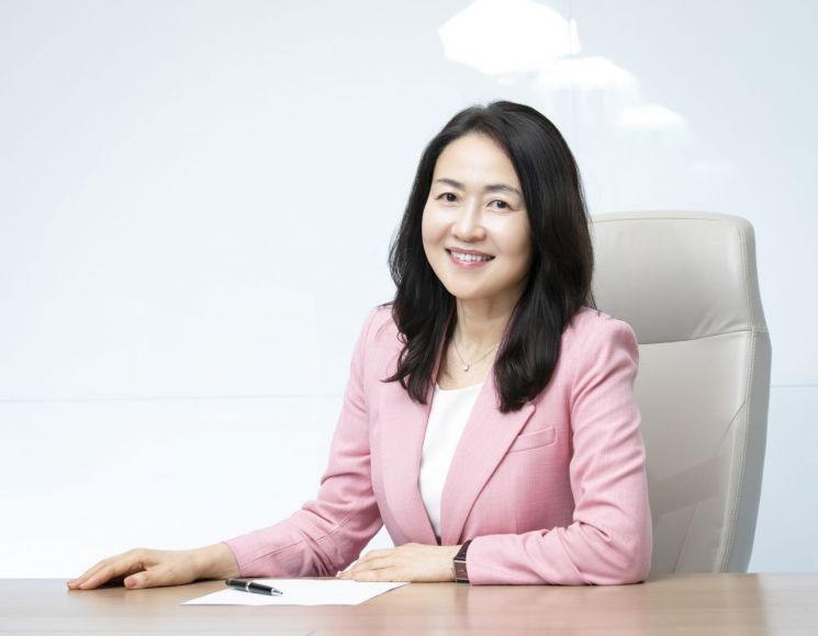 이진아 바이엘코리아 대표가 아시아경제와 인터뷰 하고있다. 바이엘코리아