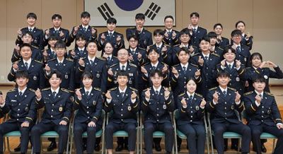 목포경찰서가 14일 신임경찰관 320기 교육생 35명의 첫 현장실습을 맞아 환영식을 가졌다. 목포경찰서 제공