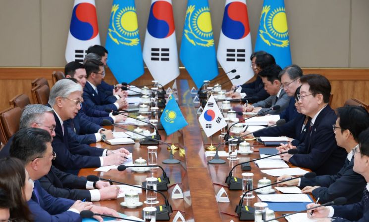 카심-조마르트 토카예프 카자흐스탄 대통령이 15일 청와대에서 열린 이재명 대통령과의 확대 정상회담에서 발언하고 있다. 2026.9.15 연합뉴스