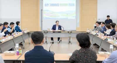 손훈모 순천시장과 관계자들이 그린바이오 현장 간담회를 하고 있다. 순천시 제공