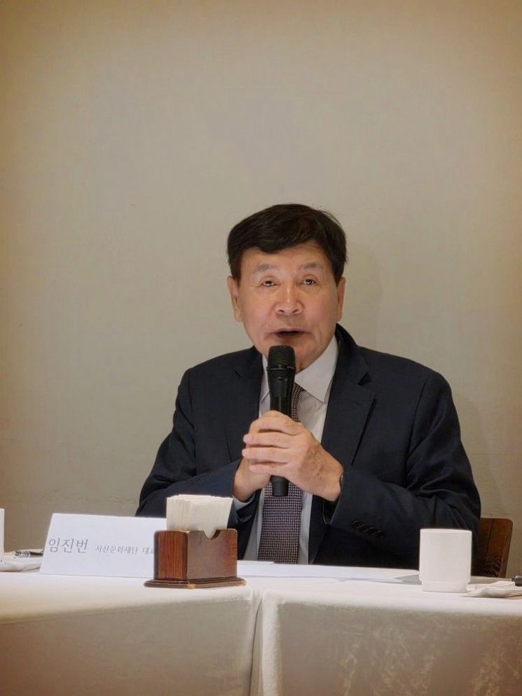 임진번 서산문화재단 대표이사가 16일 서울 중구 컨퍼런스하우스 달개비에서 열린 ‘제23회 서산해미읍성축제’ 기자간담회에서 올해 축제의 방향과 주요 프로그램을 설명하고 있다. 축제는 오는 10월 9일부터 11일까지 서산 해미읍성 일원에서 열린다. 서산문화재단