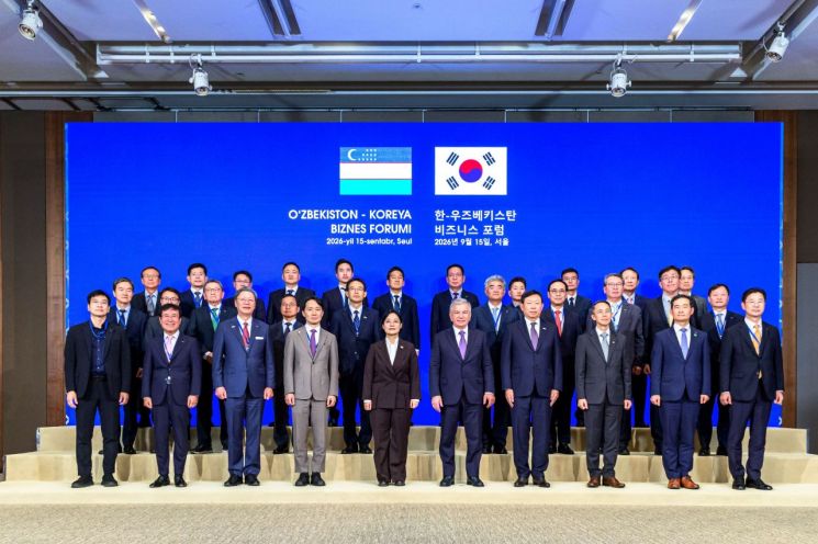 신동빈 회장·김익환 부회장, 한·우즈벡 비즈니스 포럼 참석