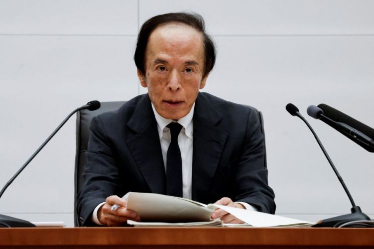 우에다 가즈오 일본은행(BOJ) 총재가 정책금융결정회의 뒤 기자회견에서 발언하고 있다. 도쿄(일본)=로이터 연합뉴스.