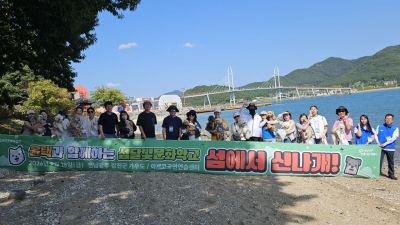지난 18일 강진 가우도에서 진행된 반려동물 동반 섬 관광 프로그램 '섬에서 신나개(Dog)' 행사 현장 모습. 전남광주특별시 제공