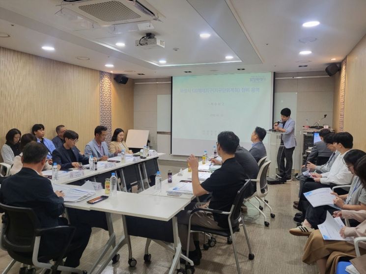 화성특례시가 지난 18일 화성시 GB해제지구(지구단위계획) 정비 용역 착수보고회에서 용역 추진 방향을 논의하고 있다. 화성시 제공