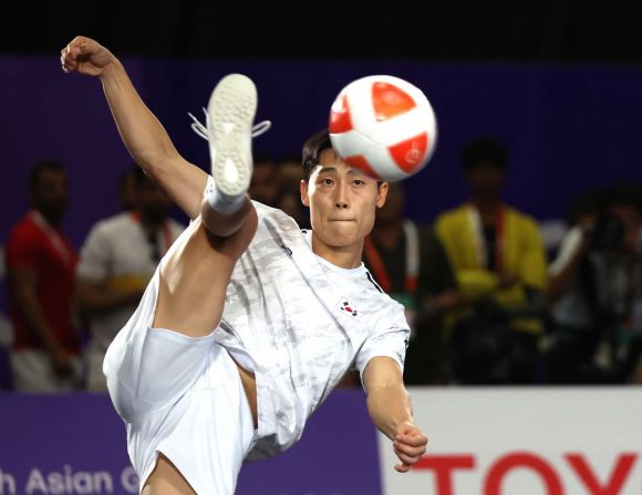 이준석이 20일 일본 나고야 히가시 스포츠센터에서 열린 2026 아이치·나고야 아시안게임 테크볼 남자 단식 결승전에서 공격을 하고 있다. 나고야=연합뉴스