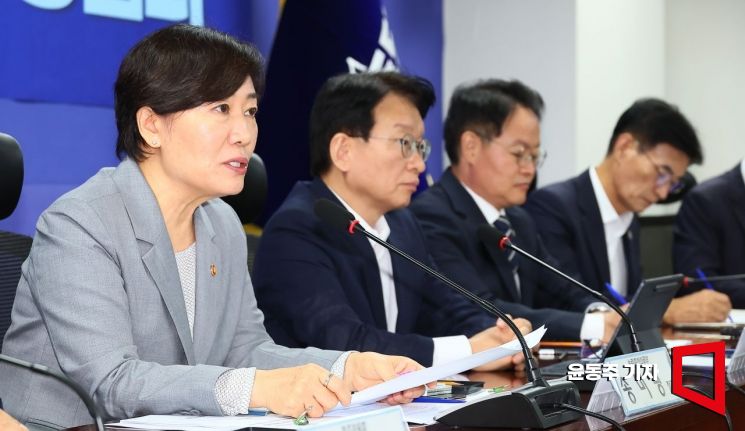 송미령 농림축산식품부 장관이 21일 국회에서 열린 '농지 전수조사 추진 방향 당정협의'에서 모두발언을 하고 있다. 2026.09.21 윤동주 기자