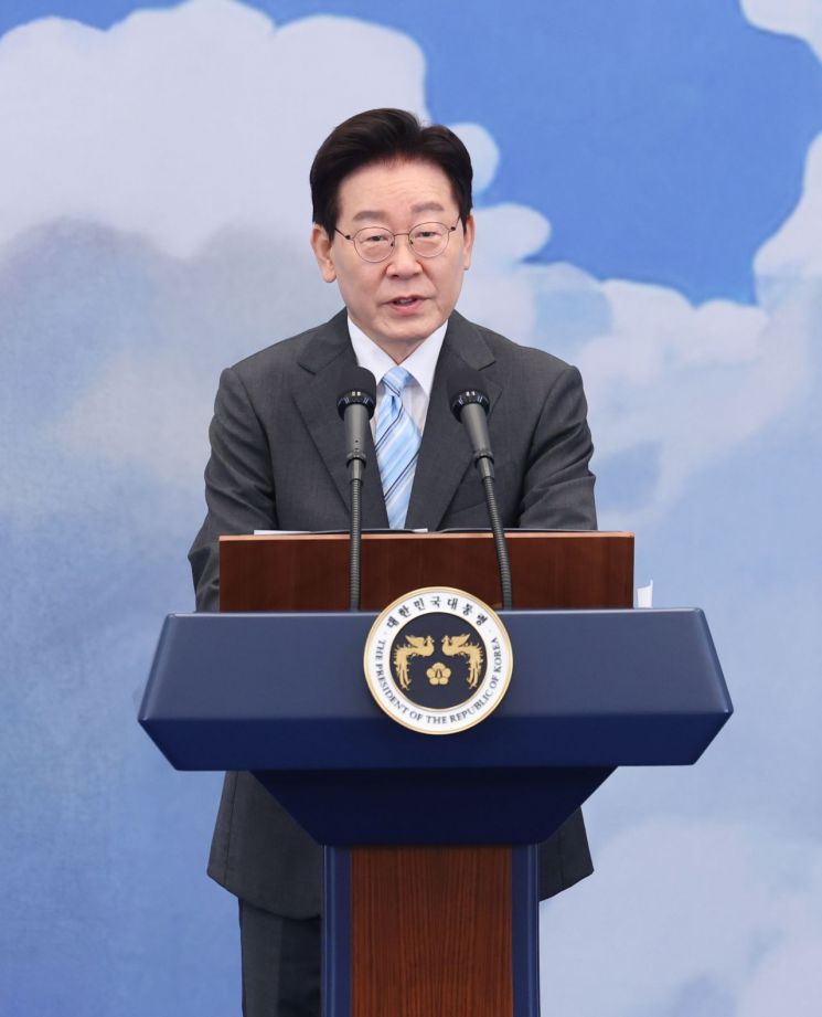 이재명 대통령이 19일 청와대에서 열린 청년의 날 기념식에서 기념사를 하고 있다. 2026.9.19 연합뉴스