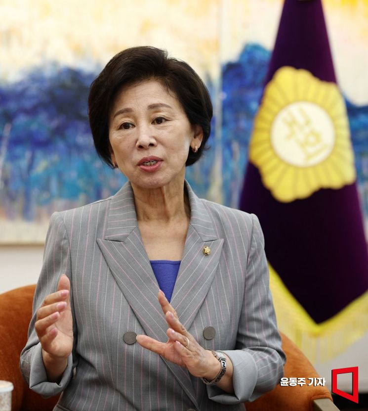 남인순 국회부의장이 아시아경제와 인터뷰를 하고 있다. 윤동주 기자