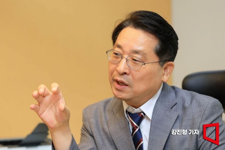 박원갑 KB국민은행 수석전문위원이 21일 서울 중구 KB국민은행 자산관리센터에서 아시아경제와 인터뷰 하고 있다. 강진형 기자