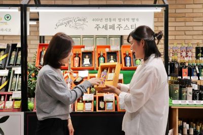 [포토] 광주신세계, 추석 선물 올리브유·발사믹식초 선봬