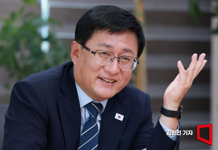 김성환 기후에너지환경부 장관이 서울 동작구 한강홍수통제소에서 아시아경제와 인터뷰하고 있다. 2026.9.21 김현민 기자