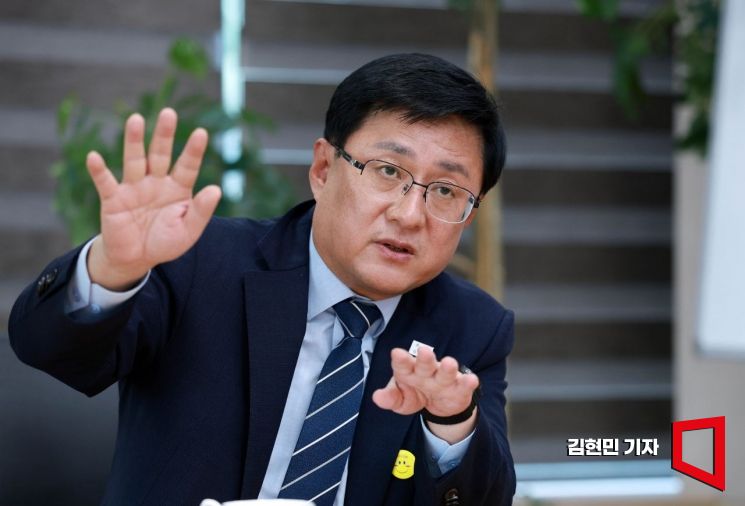 김성환 기후에너지환경부 장관이 서울 동작구 한강홍수통제소에서 아시아경제와 인터뷰하고 있다. 2026.9.21 김현민 기자