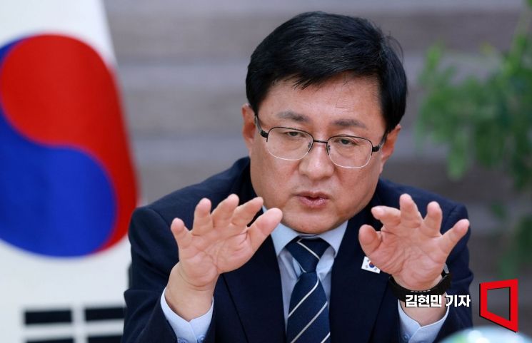 김성환 기후에너지환경부 장관이 서울 동작구 한강홍수통제소에서 아시아경제와 인터뷰하고 있다. 2026.9.21 김현민 기자
