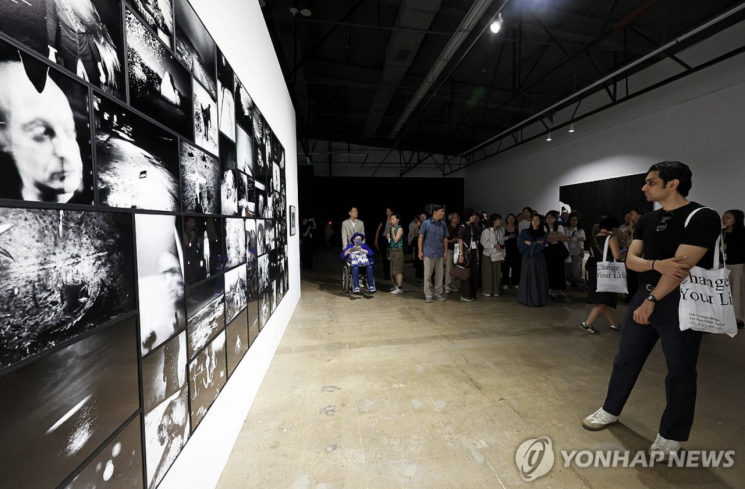 '너는 네 삶을 바꿔야 한다'가 주제인 제16회 광주비엔날레가 11월 15일까지 72일간 열린다. 연합뉴스